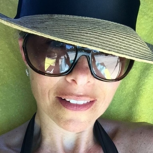 Meet your Posher, Danielle - Picture 1 of 1